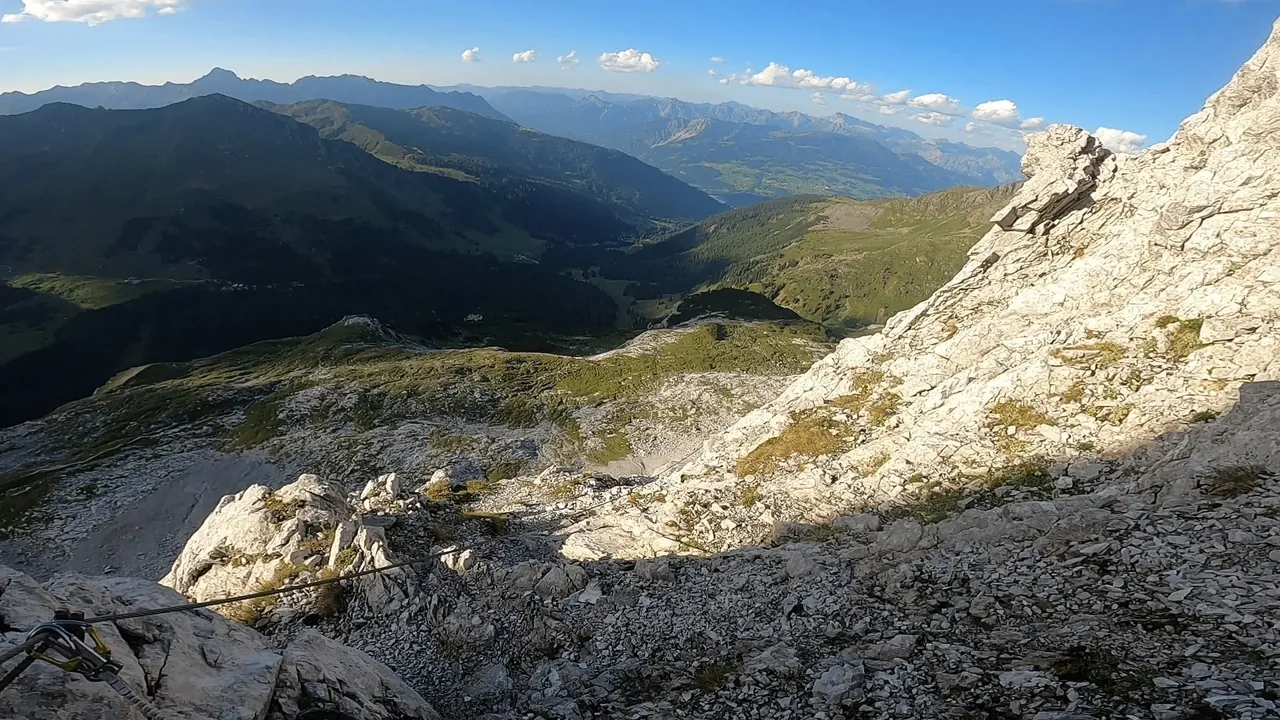 The descent is always more dangerous than the ascent. Downward, there was an uneven, narrow path, next to which was a constant steep drop all the way down.